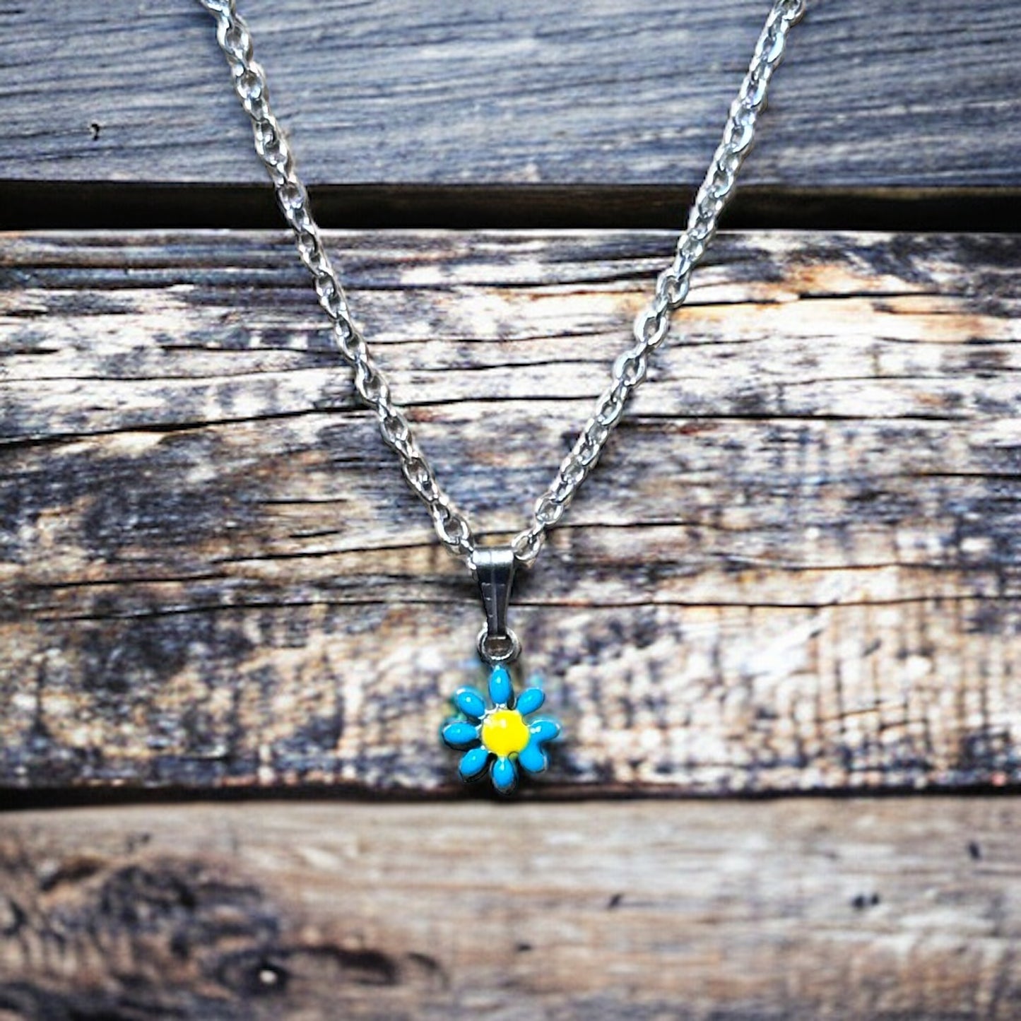 Small Daisy Charm Necklace