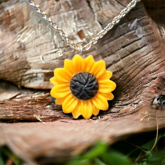 Daisy Flower Charm Necklace