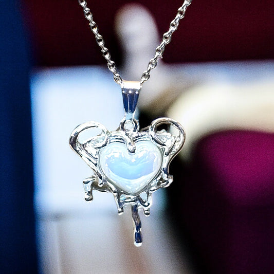 Lace Inlay Heart Shape Pendant Necklace
